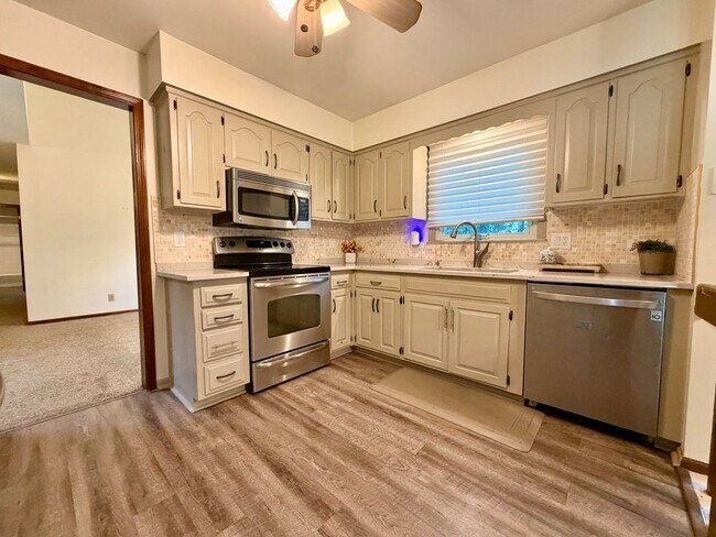 Building Photo - 8238 Parkhill Cir