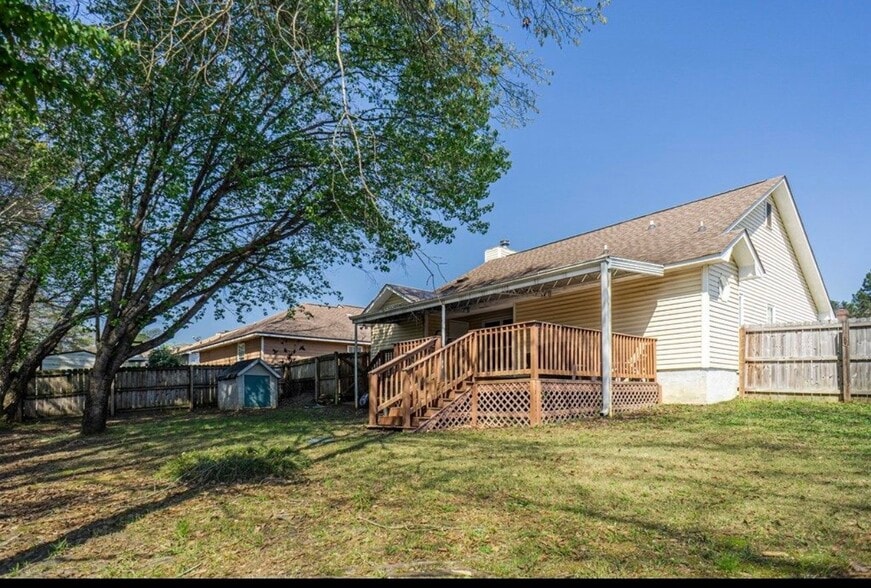 Building Photo - 5240 Spinnaker Ct