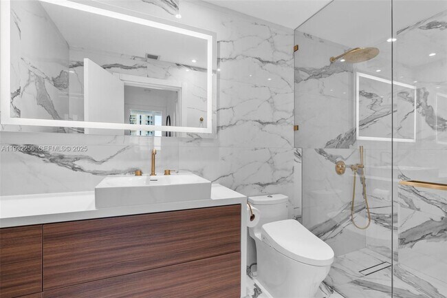 Building Photo - 16711 Collins Ave