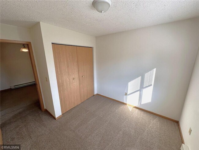 Building Photo - 560-580 Spring St