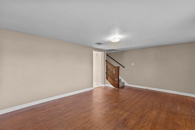 Building Photo - 1628 Bradford Terrace