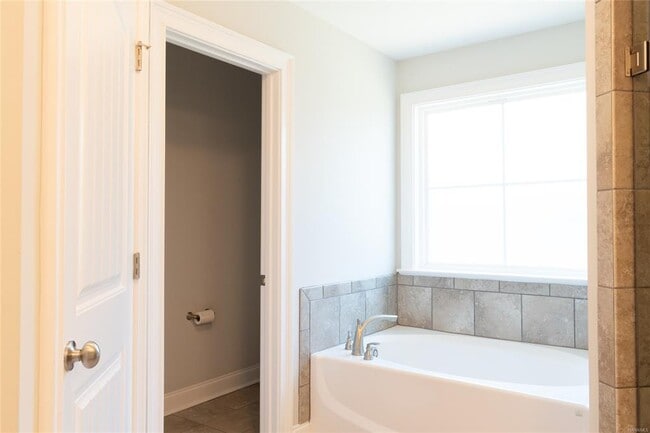 Building Photo - 923 Wheat Ridge Dr