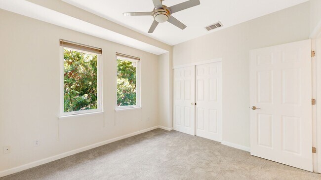 Building Photo - 4-Bedroom Townhome in San Jose!