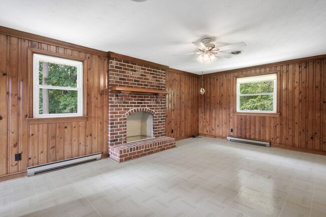 Building Photo - Pristine Brick Rancher in Sandston on an acre