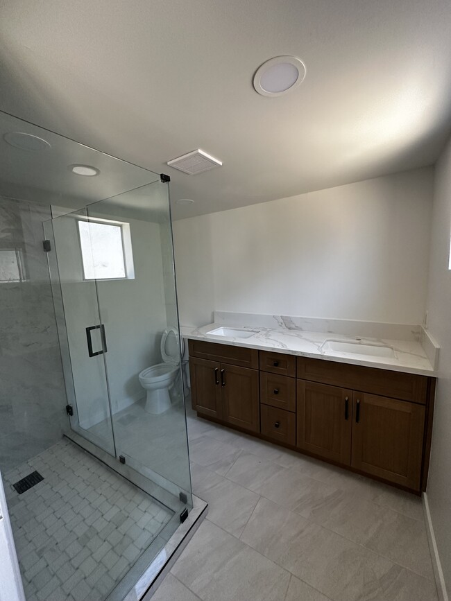 Master bathroom - 349 W Lomita Ave
