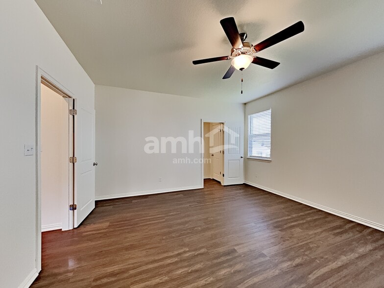 Building Photo - 2717 Lillybrook Ln