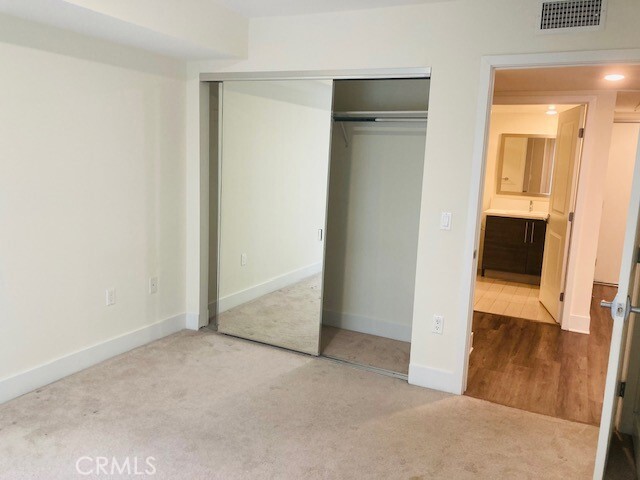 Building Photo - 5026 Rosewood Ave