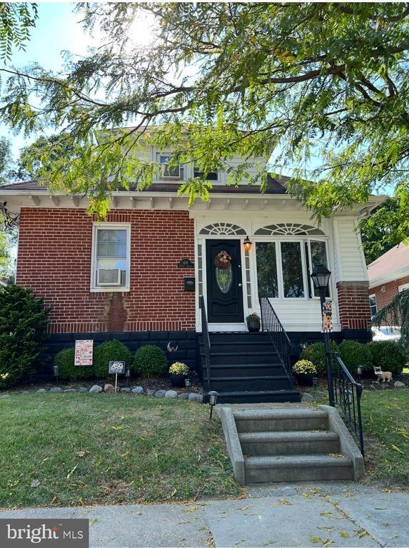 Building Photo - 408 4th Ave