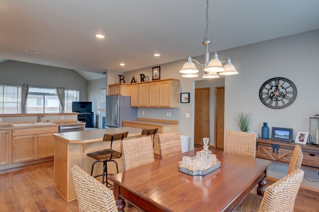 Building Photo - Modern 3 Bed 2 Bath Corner Home ** First M...