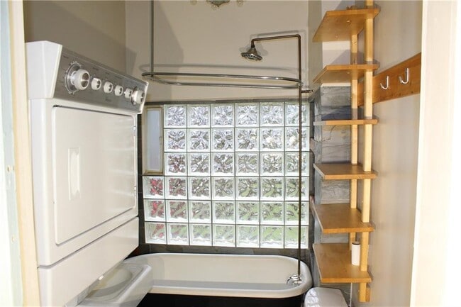 Building Photo - 1075 Manigault St SE