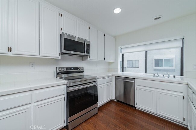 Building Photo - 12 Sunup