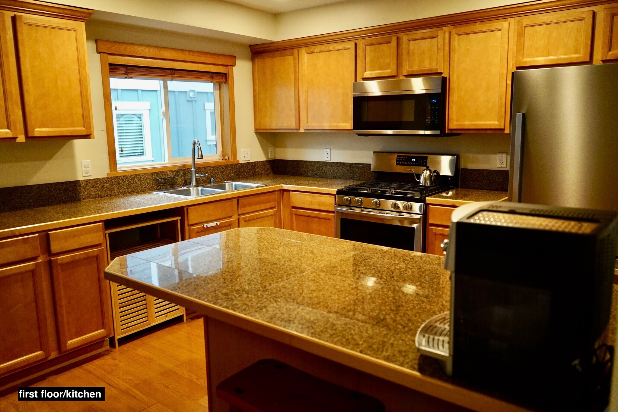 Building Photo - 3010B NE 137th St