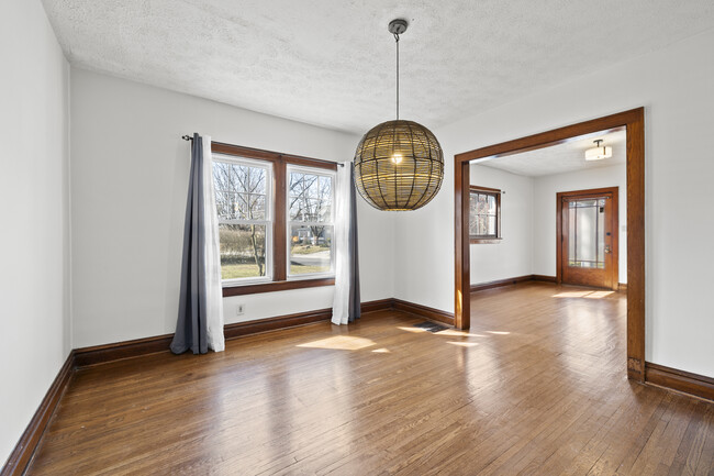 Dining Room - 862 College Ave