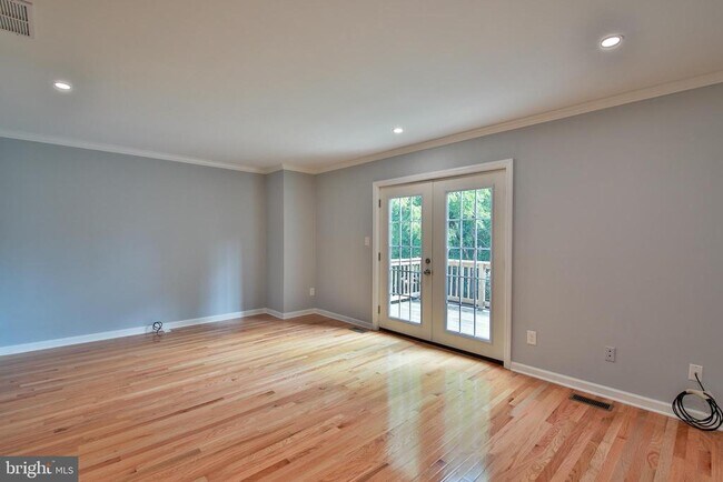 Building Photo - 8 Donagh Ct