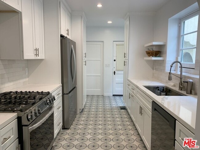 Building Photo - 8673 W Olympic Blvd