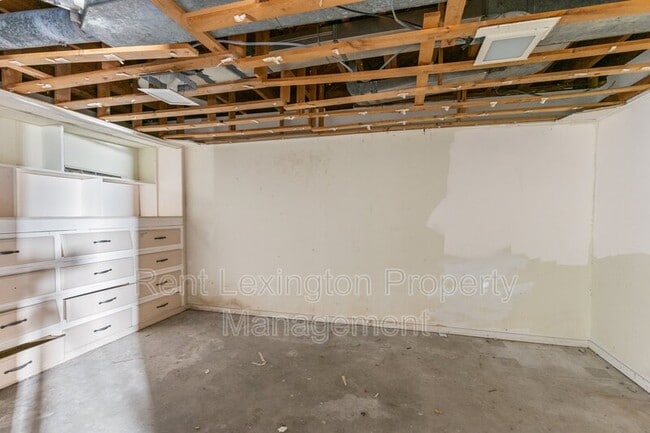 Building Photo - 147 Westgate Dr