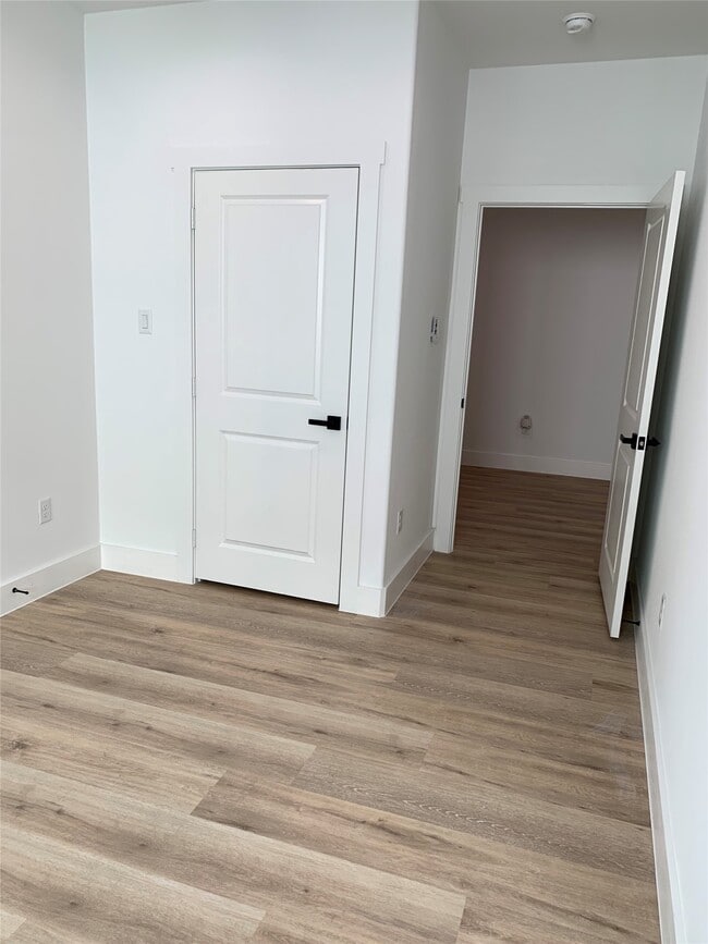 Building Photo - 9026 Scott St