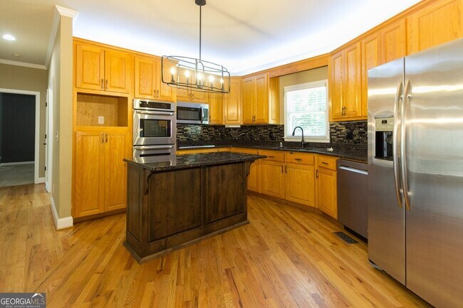 Building Photo - 5166 Wheeler Dr