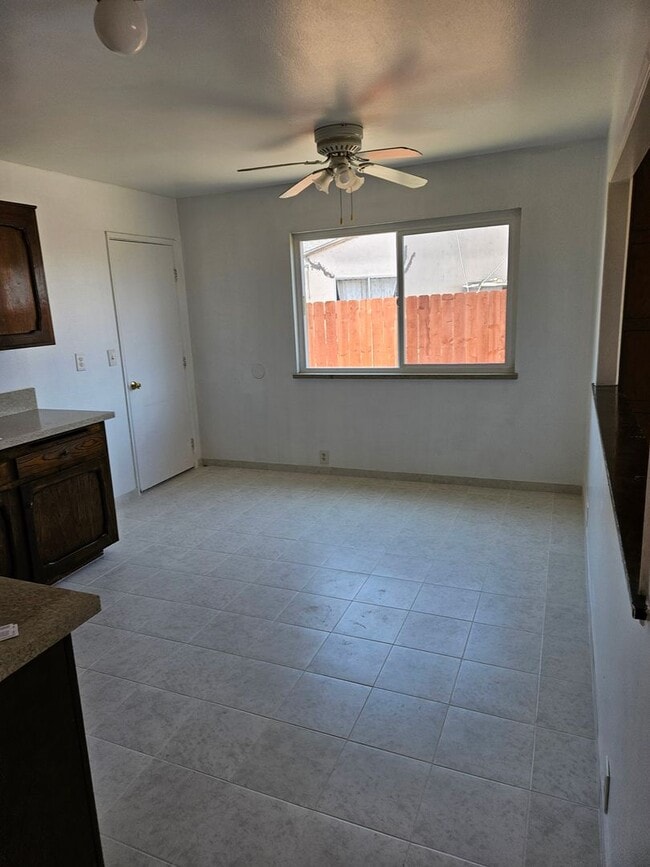 Building Photo - 3 Bed 2 Bath House