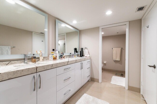 Building Photo - 3390 S Ocean Blvd