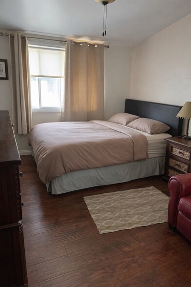 Building Photo - 148 Galsworthy St