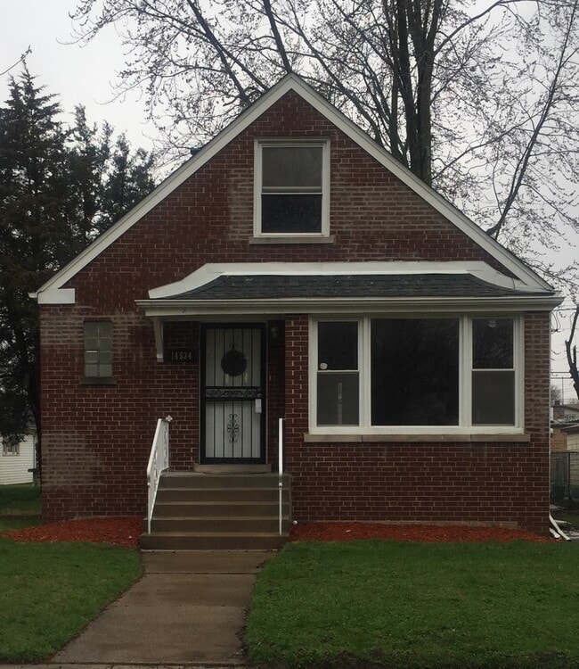 Primary Photo - 4 Bedroom 2 Bathroom House in Dolton ! A M...