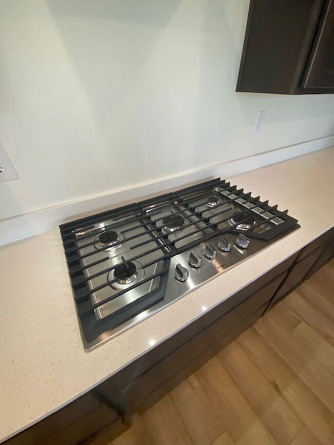 Building Photo - Solar Pet Friendly Single Story Home in Fo...