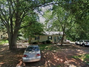 Building Photo - 108 Hawthorne Dr