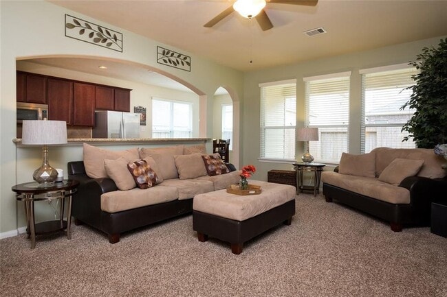 Building Photo - 25023 Diamond Ranch Dr