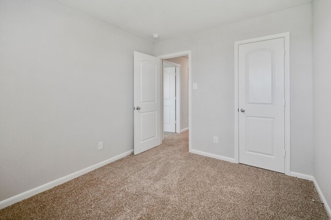 Building Photo - Move-In Ready Home with Spacious Layout and Great Location!