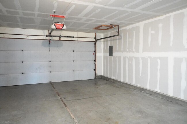 Building Photo - 11965 W Gunsmoke Dr