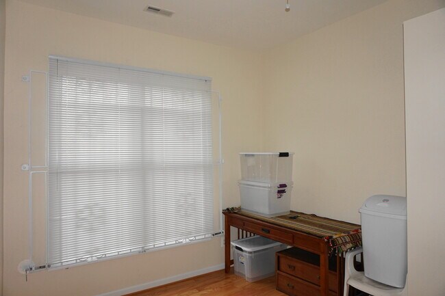 Building Photo - Charming 3Bedroom/3.5Bath Townhome in Ridg...