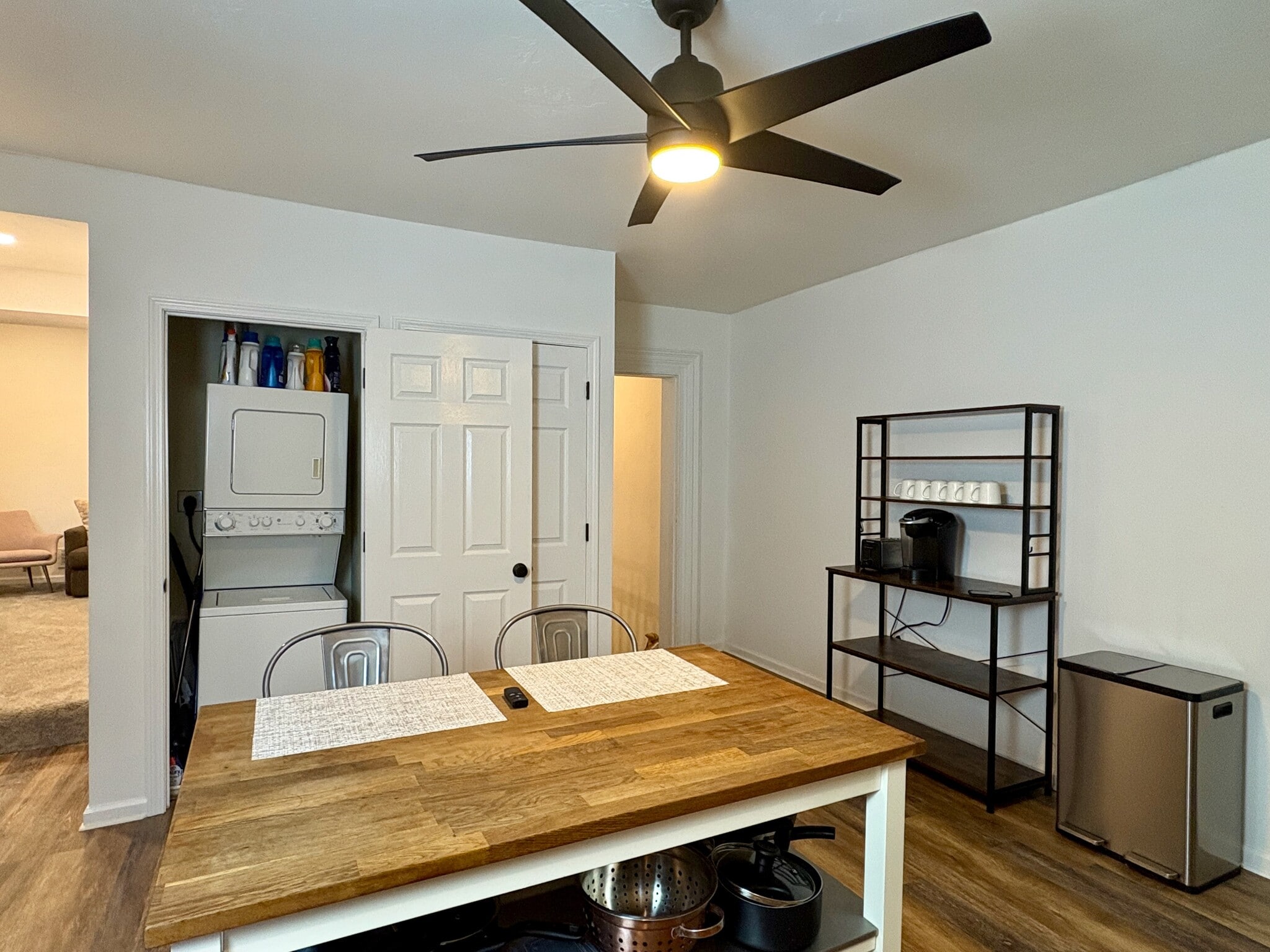 Kitchen & in-unit laundry - 2202 Sarah St