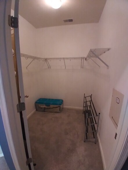 Building Photo - 24701 Byrne Meadow Square