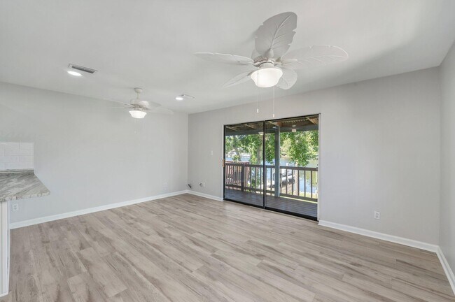 Building Photo - 200 White St