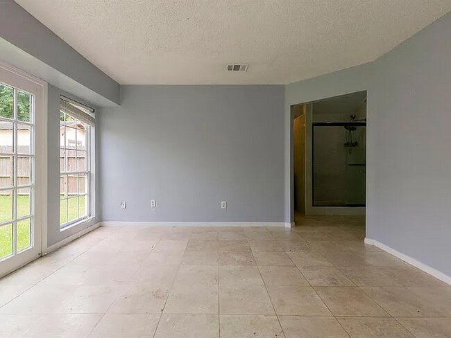 Building Photo - 2103 Whirlaway Dr
