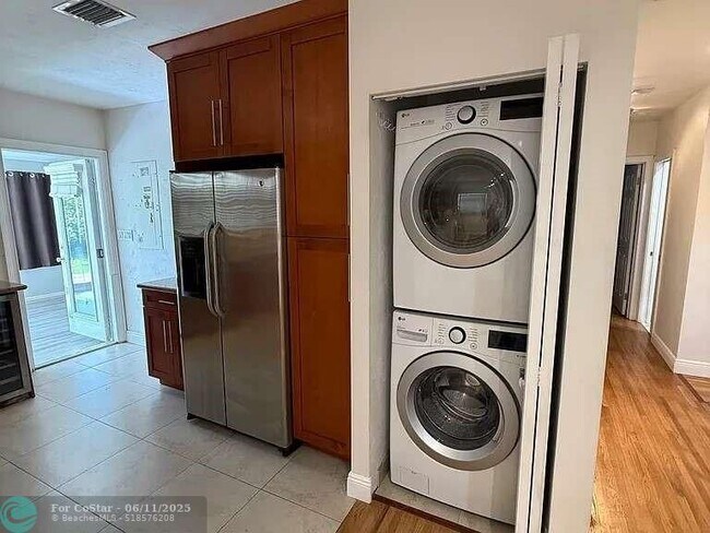 Building Photo - 4301 SW 60th Pl