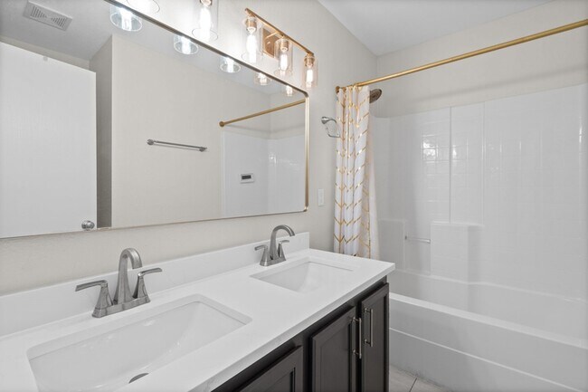 Building Photo - 2140 Hacienda Ct