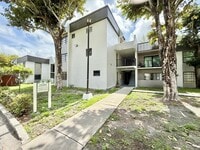 Building Photo - 10405 N Kendall Dr
