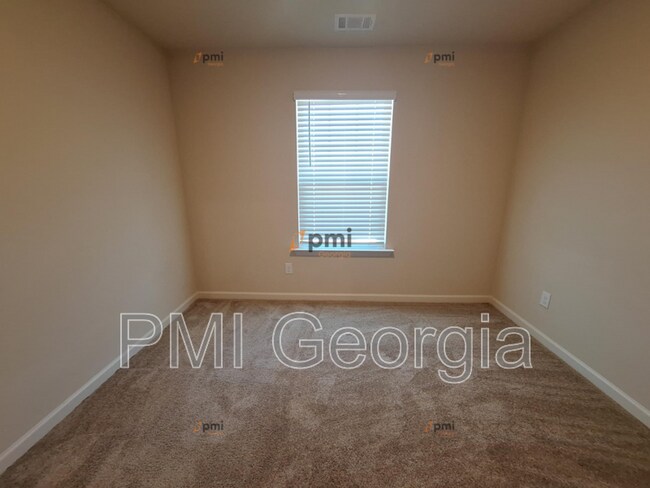 Building Photo - 660 Gleaner Wy
