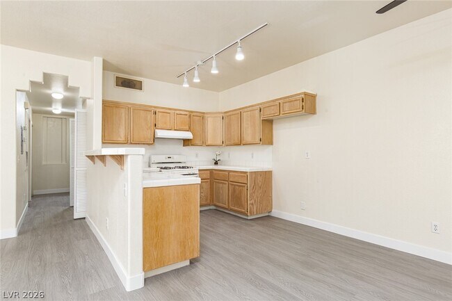 Building Photo - 2110 Los Feliz St