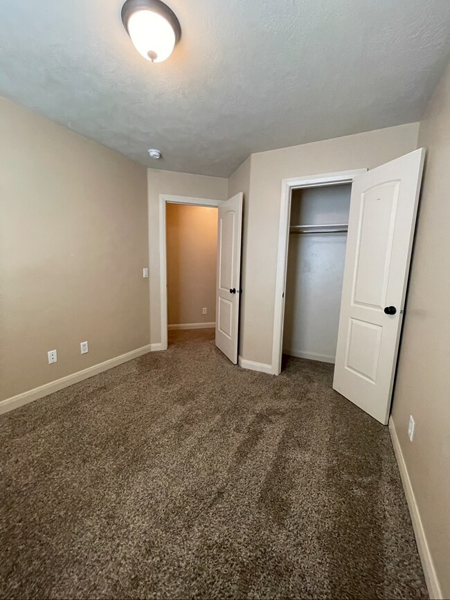 Building Photo - Stunning Cedar Townhome