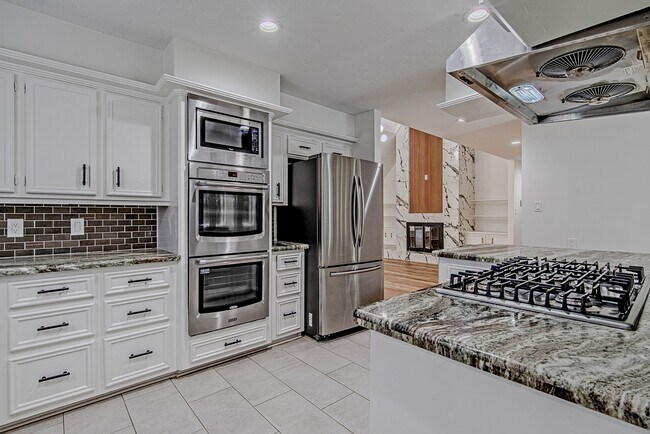 Building Photo - 3406 Forest Village Dr