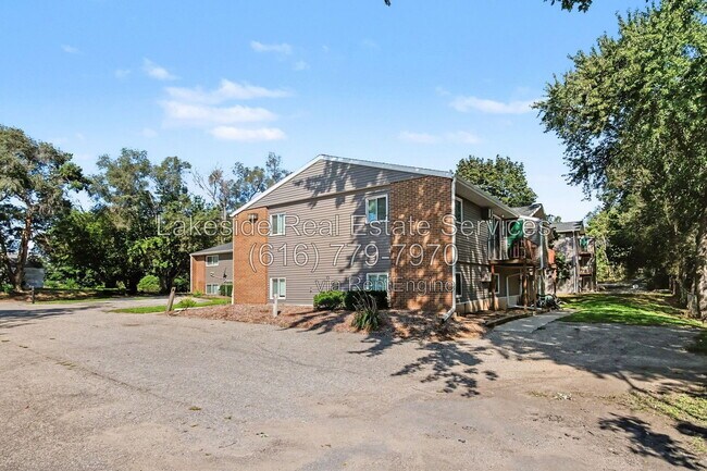 Building Photo - 1009 36th St SW