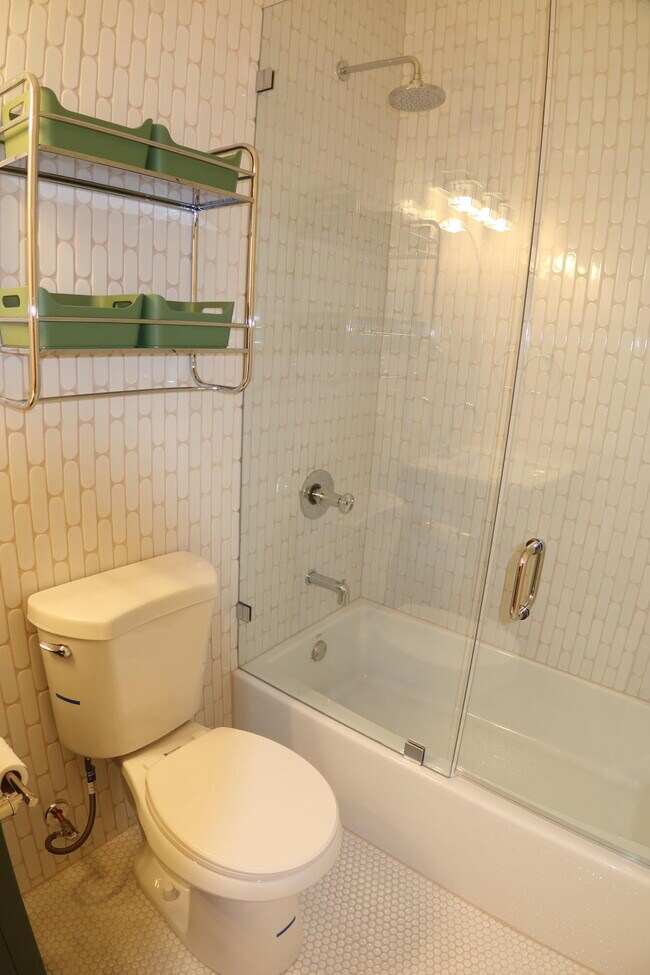 Building Photo - 614 Palm St