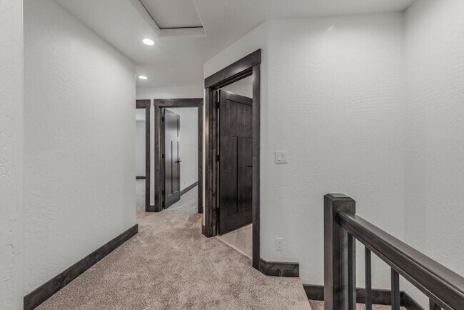 Building Photo - Brand New 3 bed 2.5 townhome