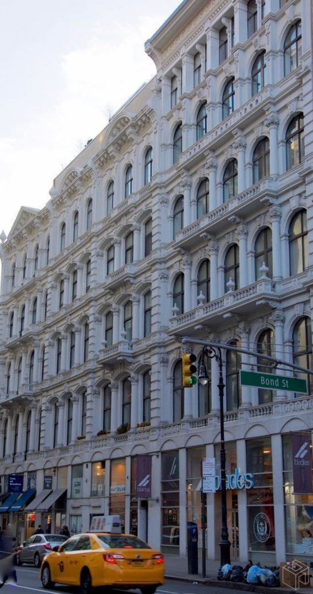 Building Photo - 77 Bleecker St