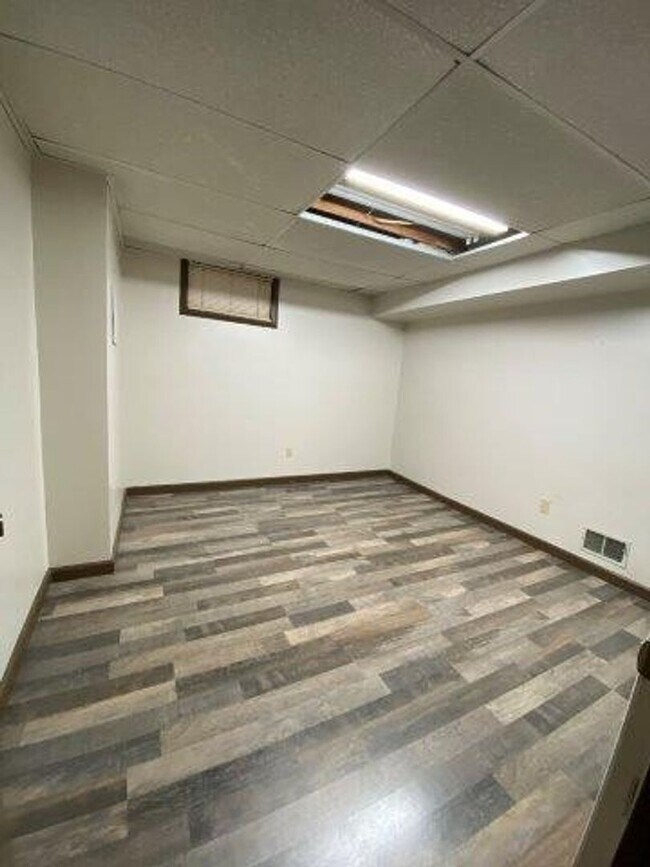 Building Photo - 3 Weeks Rent Free! Beautiful 5 Bed 2 Bath ...