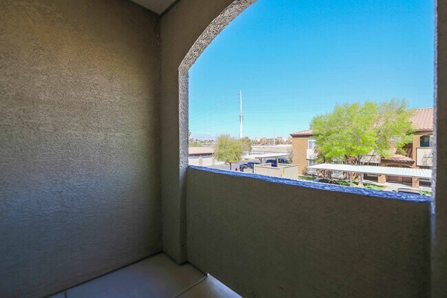 Building Photo - Precious Gem at Sedona on the Blvd!