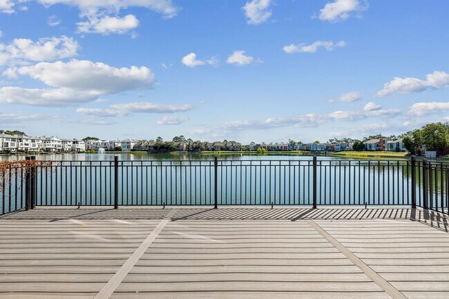 Building Photo - 2122 Lakeshore Edge Dr